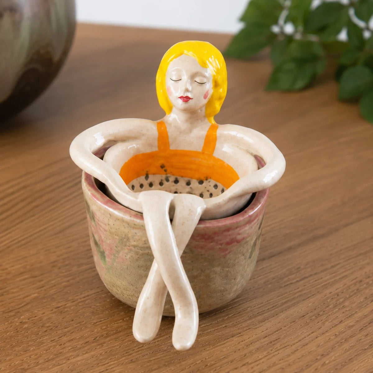 ☕🏺Whimsical Sitting Lady Ceramic Tea Strainer Collection