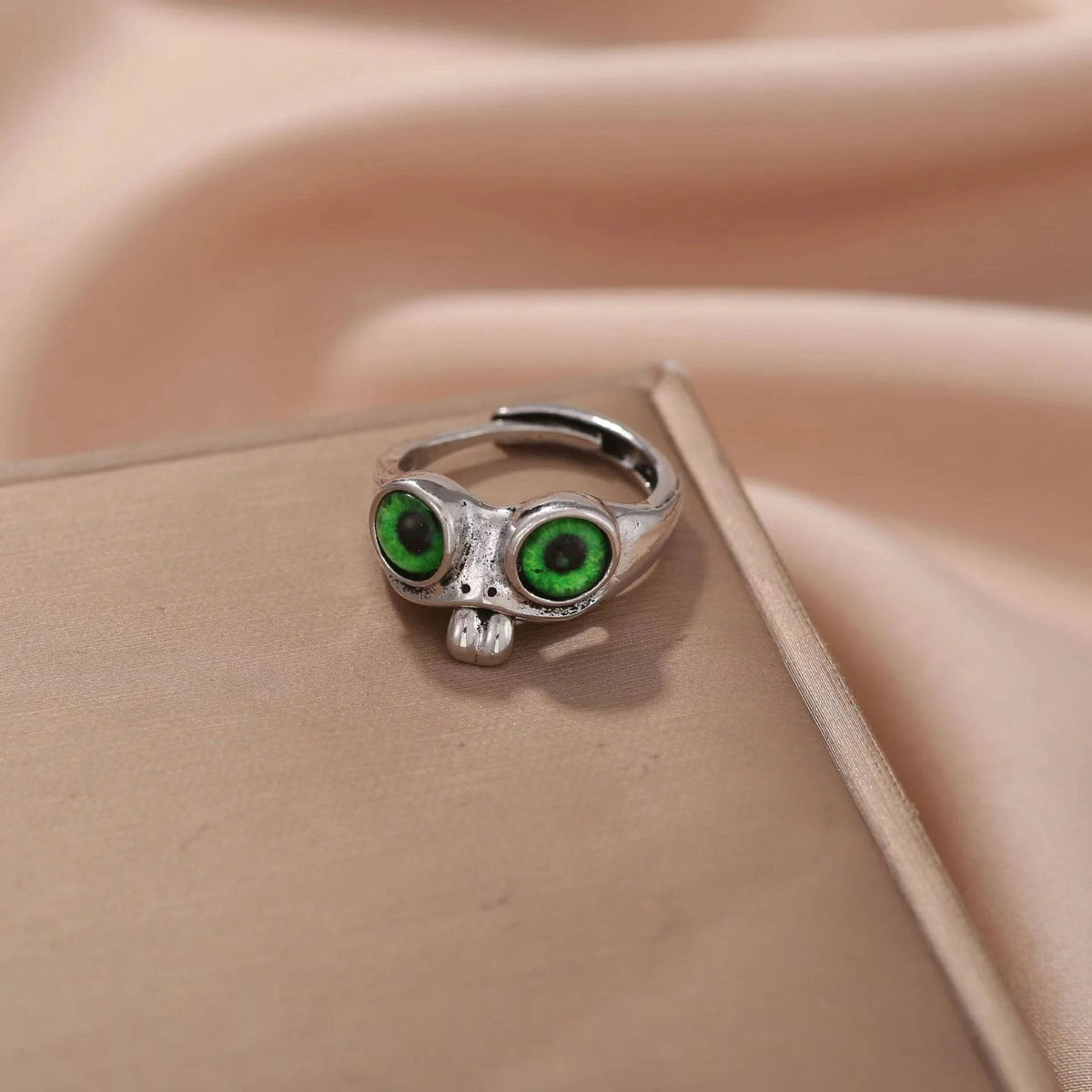 🐸 Movable Tongue Frog Ring – Quirky, Eye-Catching, and Full of Personality