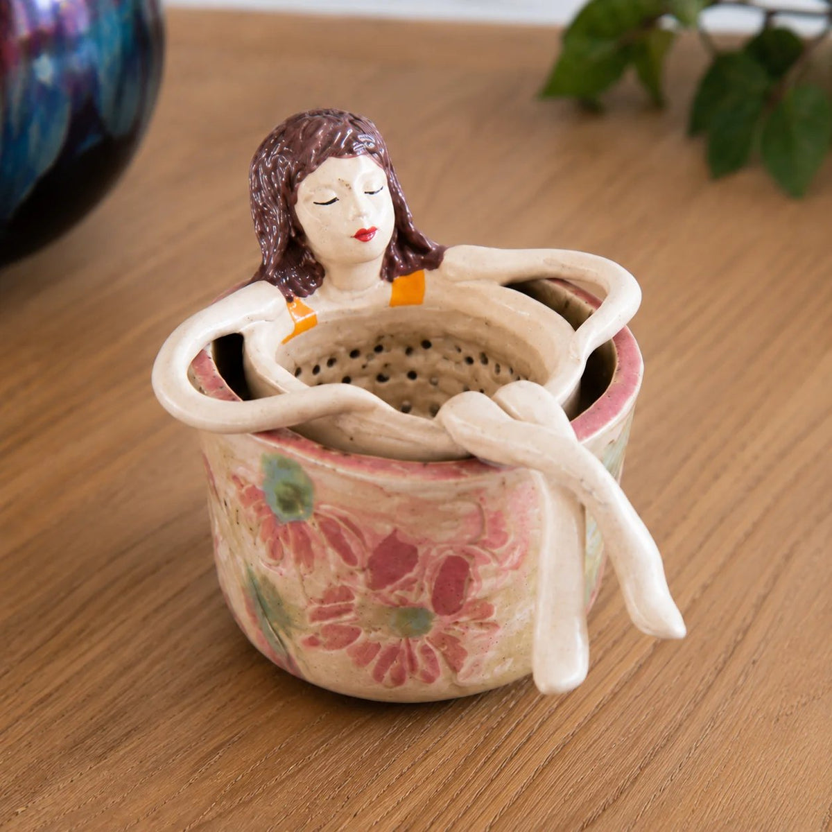 ☕🏺Whimsical Sitting Lady Ceramic Tea Strainer Collection