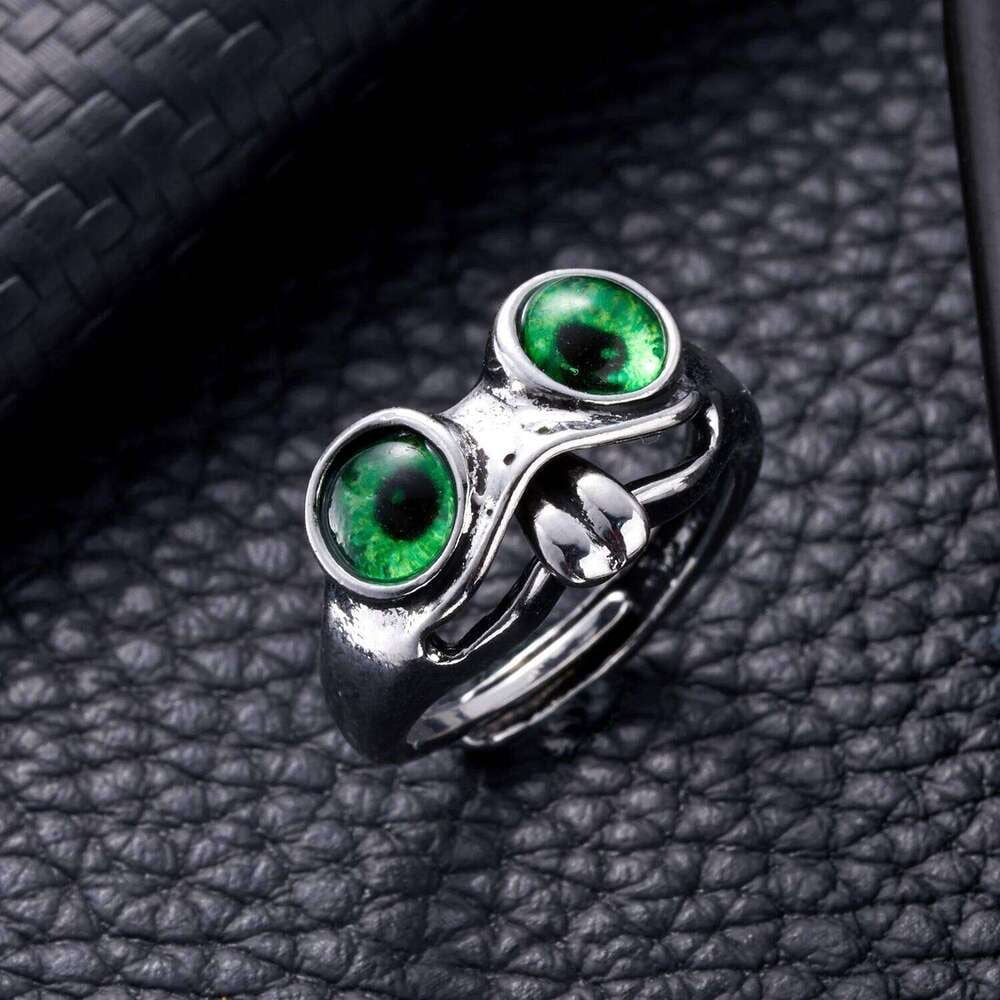 🐸 Movable Tongue Frog Ring – Quirky, Eye-Catching, and Full of Personality
