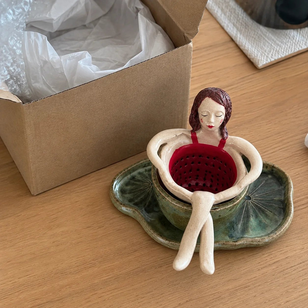 ☕🏺Whimsical Sitting Lady Ceramic Tea Strainer Collection