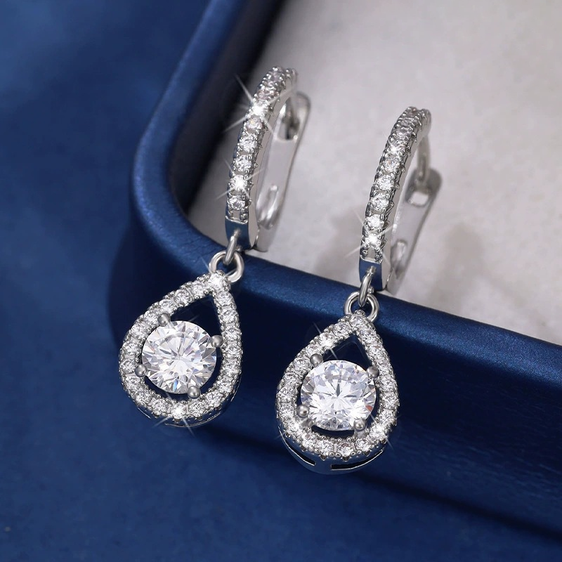 Pure elegance: the touch of glamour you've been looking for! 😍Plump Drop Earrings